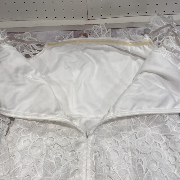 Glamorous off shoulder lace dress. Sz M - Picture 7 of 7